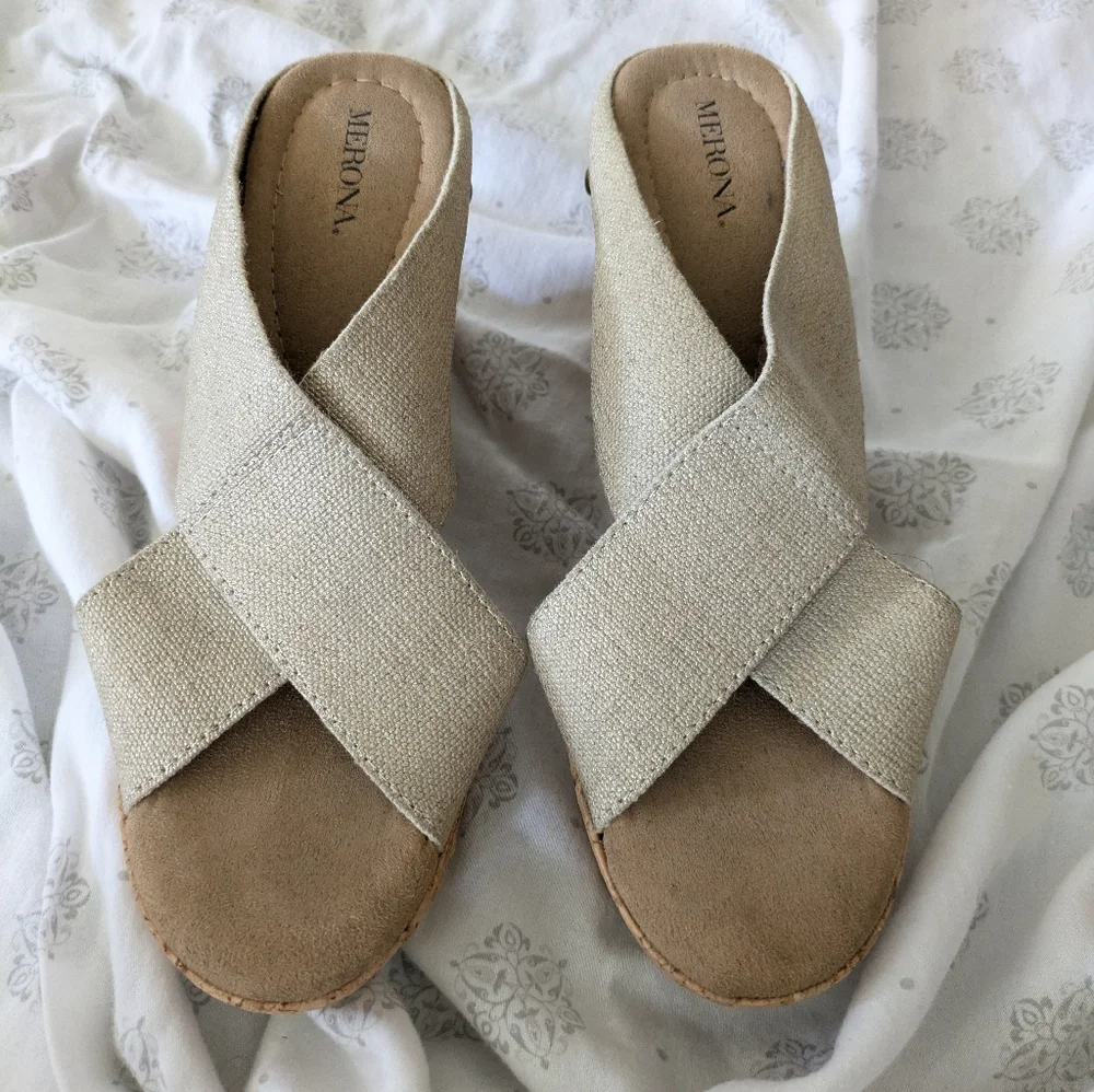 Merona Sandals Womens 9.5 Crisscross Strap Wedge Slide Heels Tan‎ Fabric Slip On